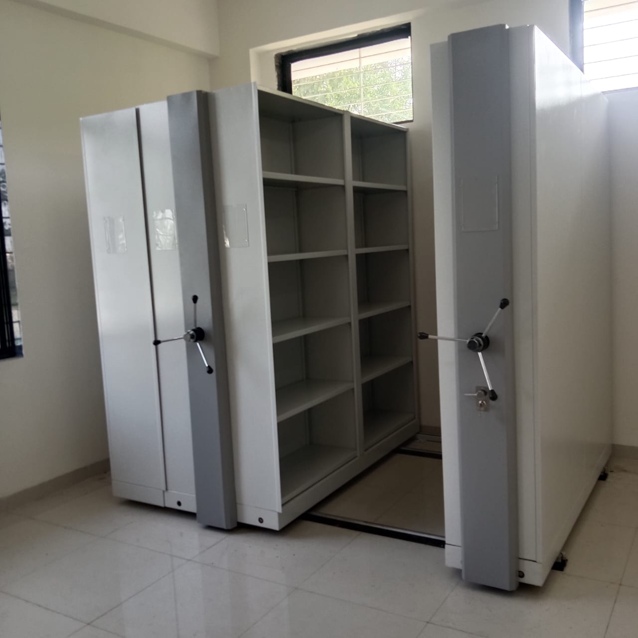 Read more about the article How to Choose the Best Compactor Storage System Manufacturer in India