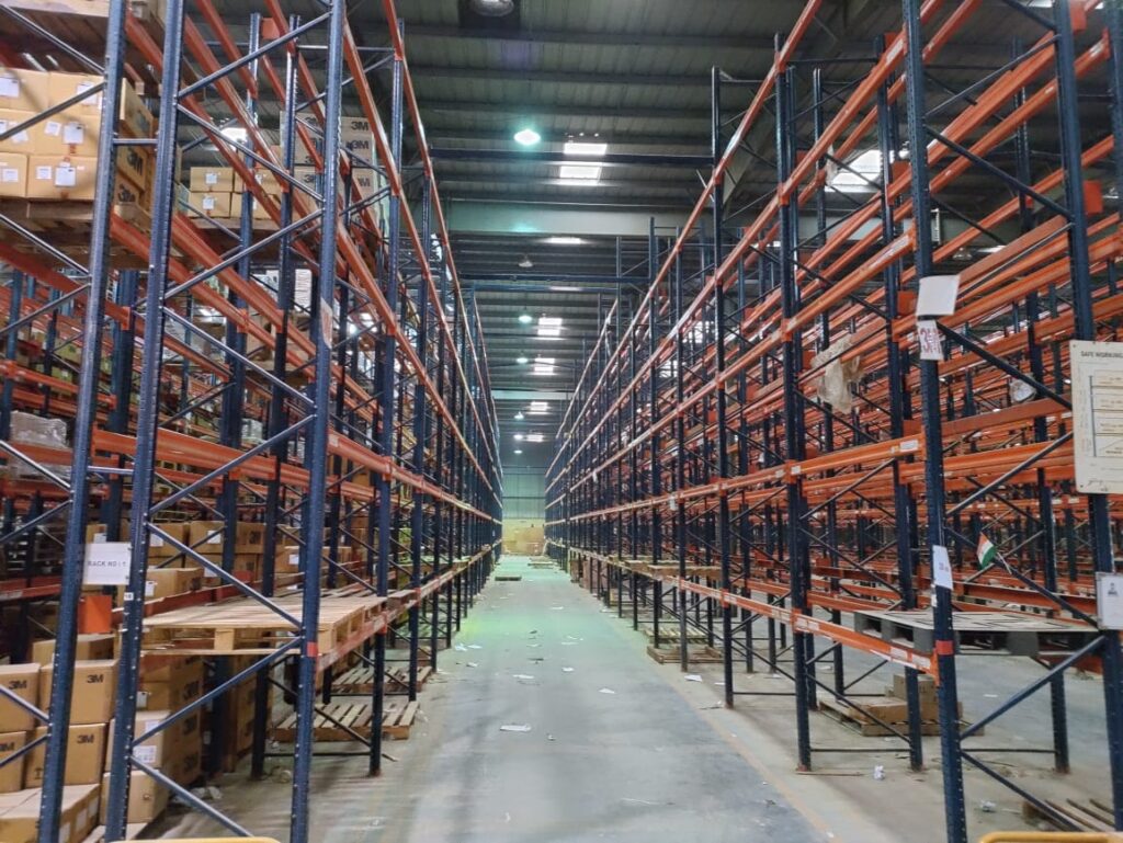 Pallet racking system with forklift access for palletised goods storage in warehouse — selective configuration by Myriad Storage System